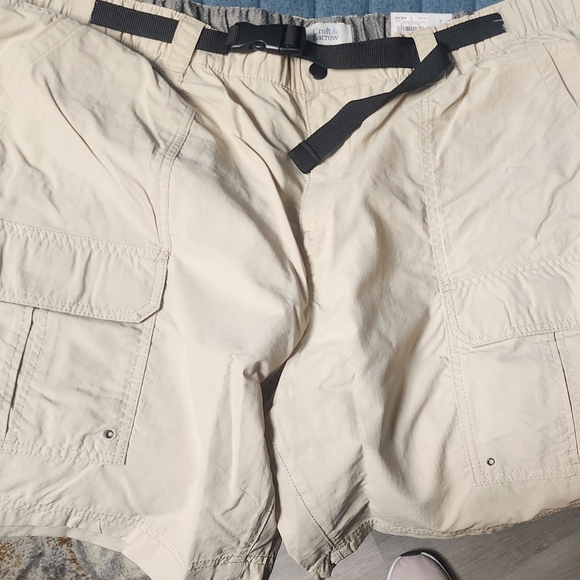 Croft & Barrow Cream Cargo Shorts Lightweight Adjustable - Picture 3 of 4